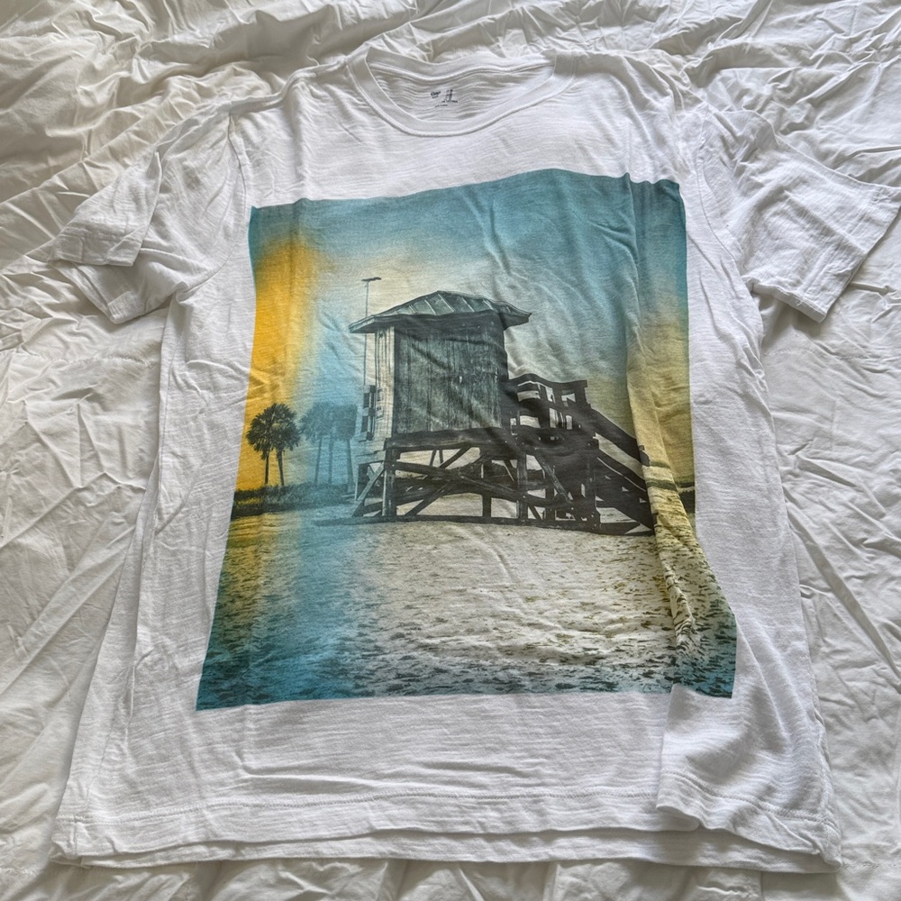 GAP White Tee with Beach Print